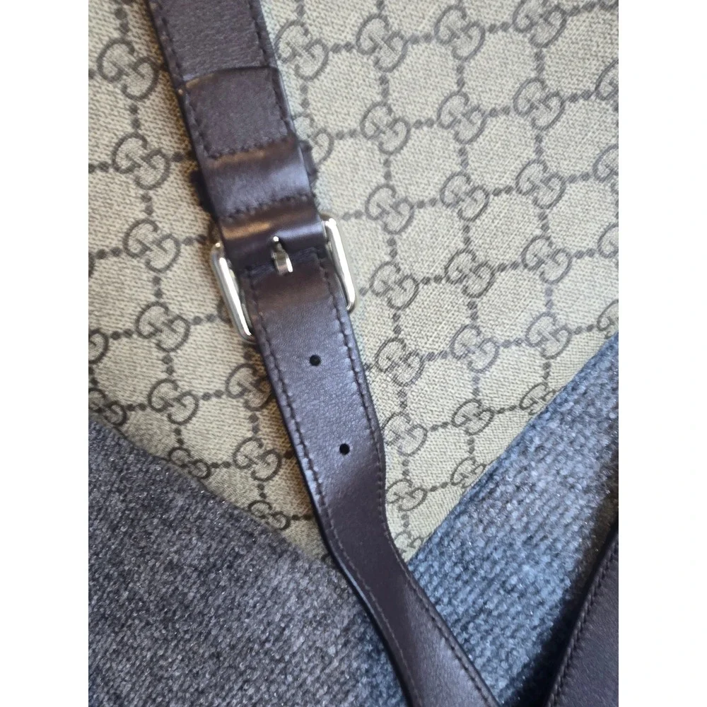 Gucci GG Supreme Canvas Messenger Bag Brown Crossbody 388924 Authentic
